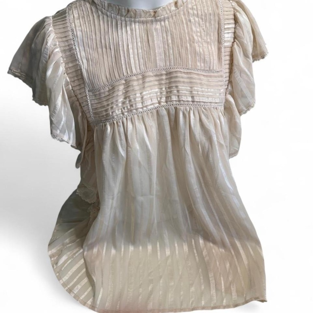 Topshop cream blouse with lace trim and pleated details.‎ Size: 6